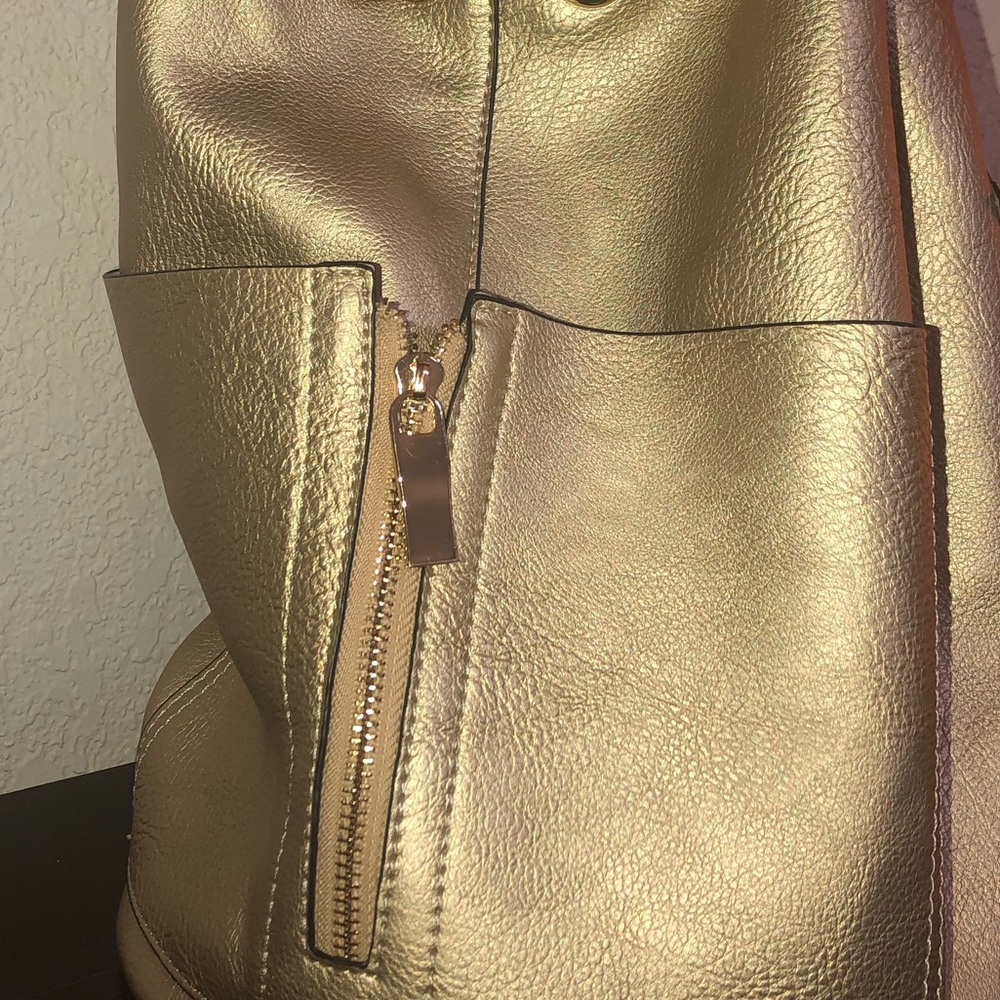 Vegan Bucket Tote & Vegan Wallet - Picture 4 of 7